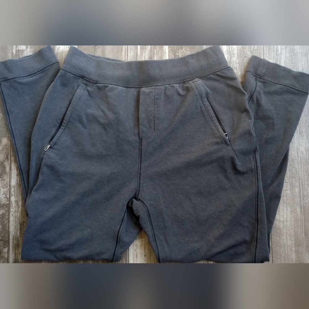 Grey joggers with zip pockets #joggers #grey